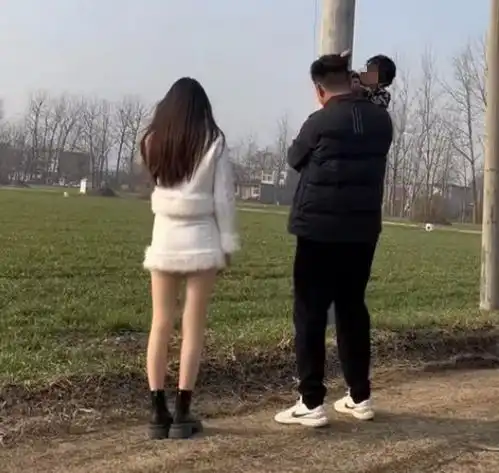 未婚女子相亲,对方带着孩子就来了,女子有点小帅,还有爱心离异初恋白皙网易订阅