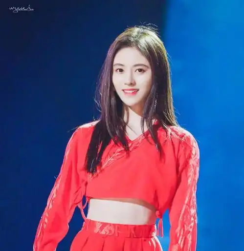 四千年一见的美女鞠婧祎整容前竟长这个样子和现在对比差别太大