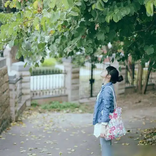 她年轻貌美,比你更能给我撑起面子离婚5年,男子栽了跟头