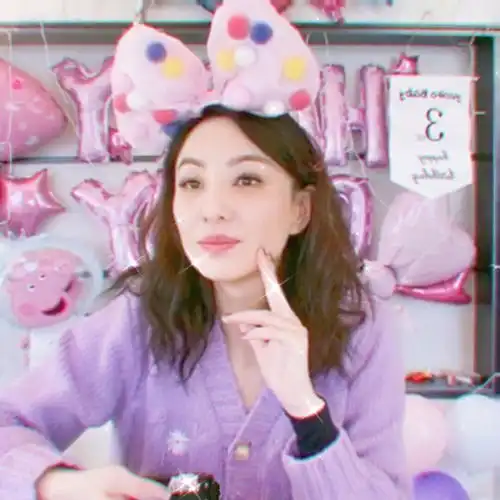 郑希怡晒一家三口合影庆祝39岁生日,5岁的女儿可爱圈外老公帅气