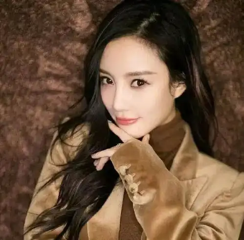 李小璐用求婚照当背景,贾乃亮同步发声称想离家庭近一些