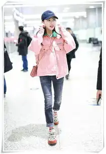 吴谨言机场再穿粉衣,和一月前判若两人,网友女神和村花的差距