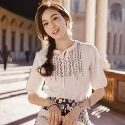 茵曼小清新文艺短袖,由内而外散发气质,搭配半身裙穿出淑女风情