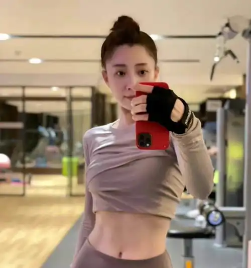 40女星的魅力没有人会永远年轻,但姐姐们有挡不住的风情