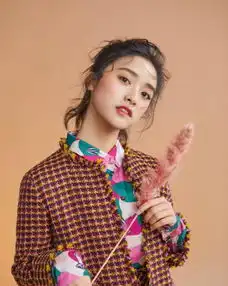 沈月胖不胖我不知道,只知道她把过膝长靴穿成了长袜,腿真够细