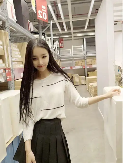 街头醉心的美人儿,人群中的动人风景