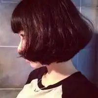 短发控女生qq个性头像你唱久的歌总有一天会跑调