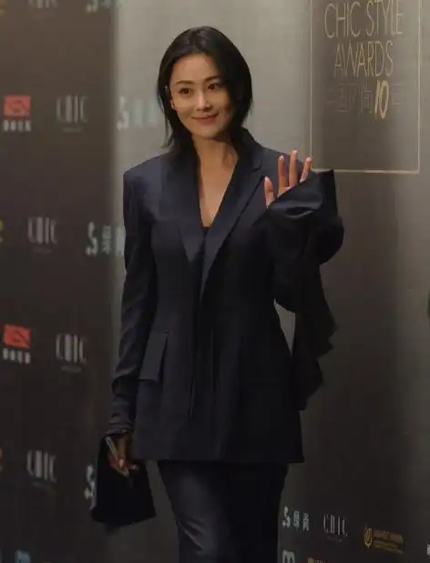 这是个什么活动,能把所有明星都拍的灰头土脸
