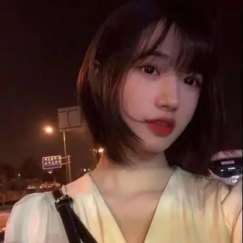 女生头像过着平凡的生活