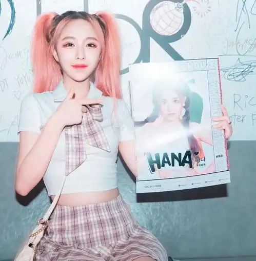 00后dj小美女,细直双腿太吸睛,健身让她美丽动人
