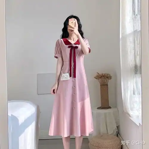 有没有适合平胸且小腿不太好看的女孩穿的连衣裙呀,求推荐,谢谢