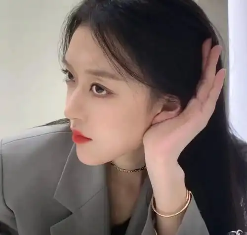 ins入股不亏的女生头像