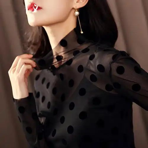 二月又火一小衫,叫奥黛衫,洋气高贵,70女人穿美到开挂
