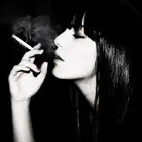 求女生抽烟的头像,最好是黑白的,急急急