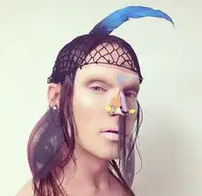 加拿大化妆师男扮女装自拍惊艳怪诞照