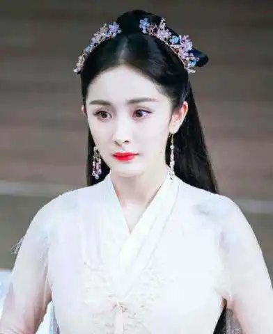 杨幂登上新闻联播尽管镜头只有3秒,结果全网粉丝沸腾了