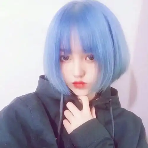 蓝发歌唱家