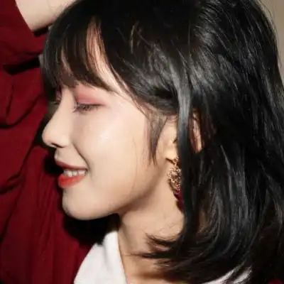 哈哈大笑的女人头像图片笑得很治愈很甜美
