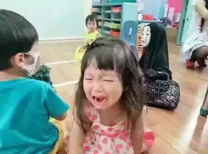刷爆朋友圈的无脸男卸妆后竟是大眼萌图