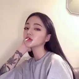 女生吸烟头像多说一句怕打扰,少说一句怕遗憾