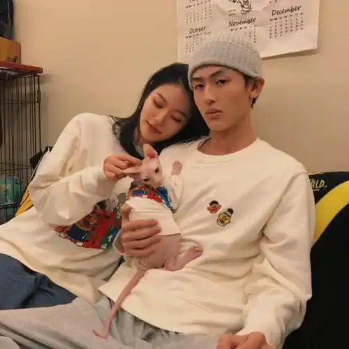 男的女的是谁是情侣吗
