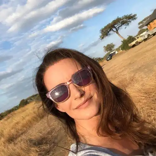 她那么美却一直没有结婚,独自领养两个孩子,选择了女人的另一种活法