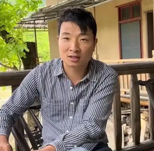余秀华杨槠策将对簿公堂小杨换头像疑表露态度,网友早该如此
