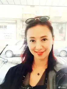 组图49岁翁虹画猫头鹰萌萌哒皮肤白皙青春宛若少女