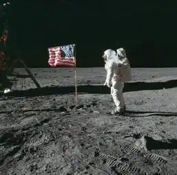 人类的第一次太空行走,三次都差点要了他的命