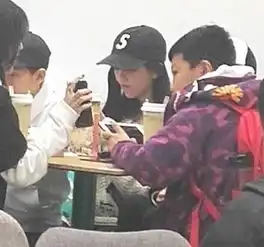 王菲12岁女儿李嫣近照曝光