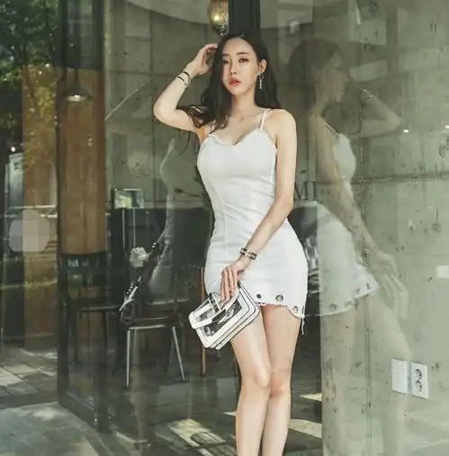 活力四射的紧身裙美女,尽显优雅气质,身材轮廓很有吸引力