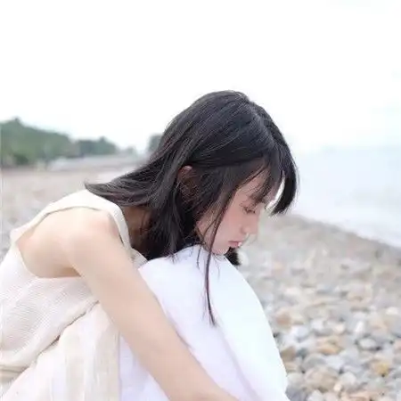 一般喜欢被多个男人围绕的女人,会有的三个表现