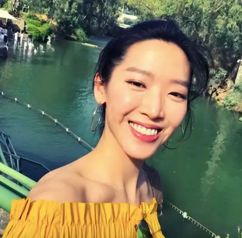 李立群要退休,放心不下的是女儿李元元,曾与美籍黑人恋爱引争议