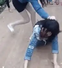 海南13岁女孩遭霸凌,耳膜穿孔,眼睛插入异物残障父母无助落泪