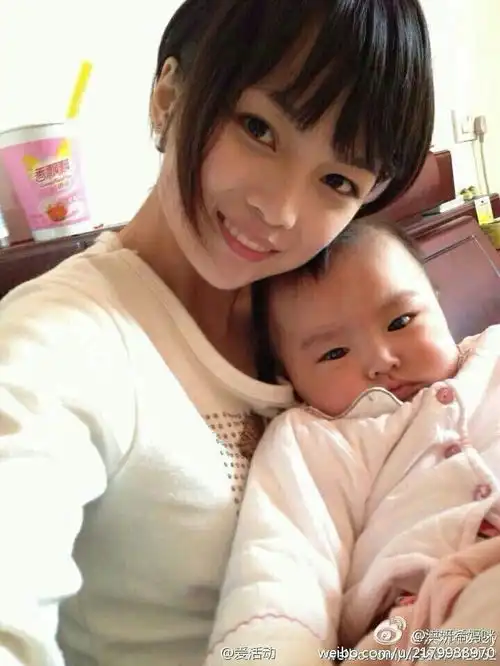 来品品某知乎网红自称会被一见钟情的美貌