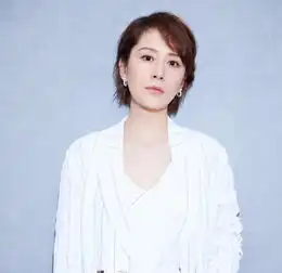 女演员海清白色西装气质写真