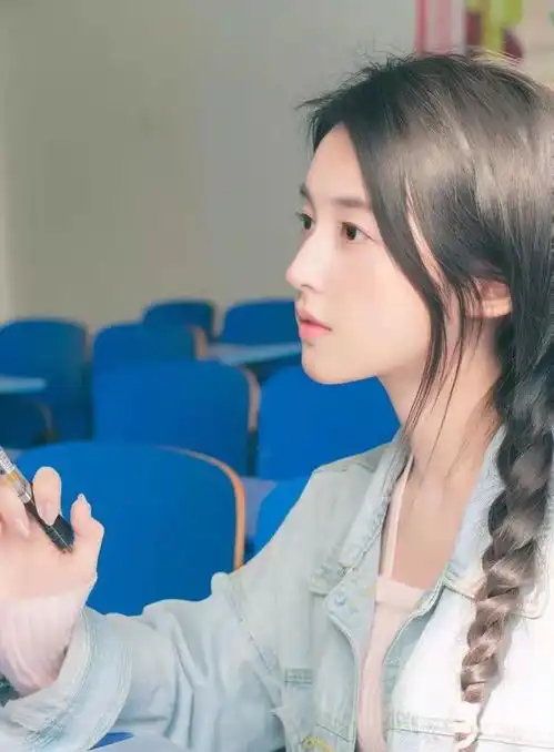 河南最美校花火了,长相很清纯,是无数中年人的初恋模样