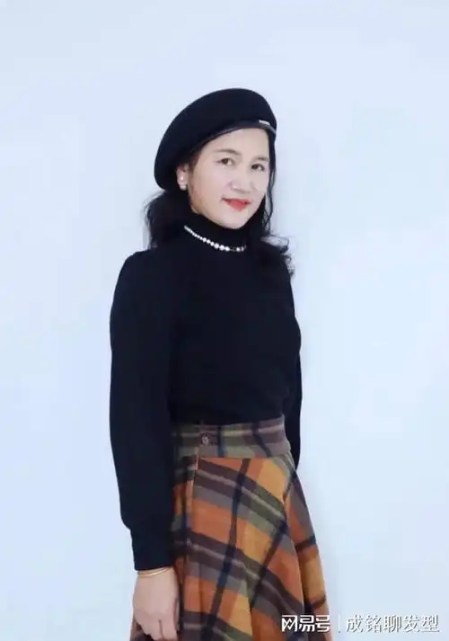 优雅得体的港风穿搭,复古高雅又有女人味,中年女性更适合