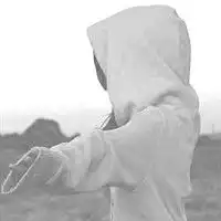 求几个帽子连着衣服的黑色头像