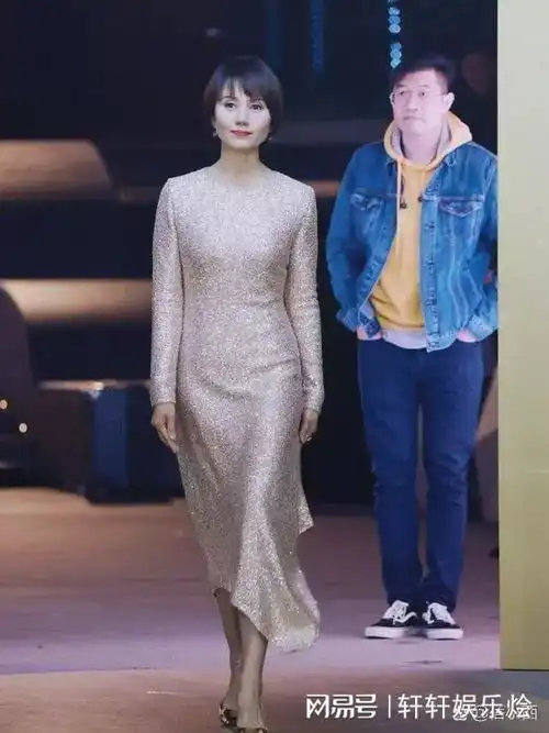 气质型美女袁泉,身材比例真好