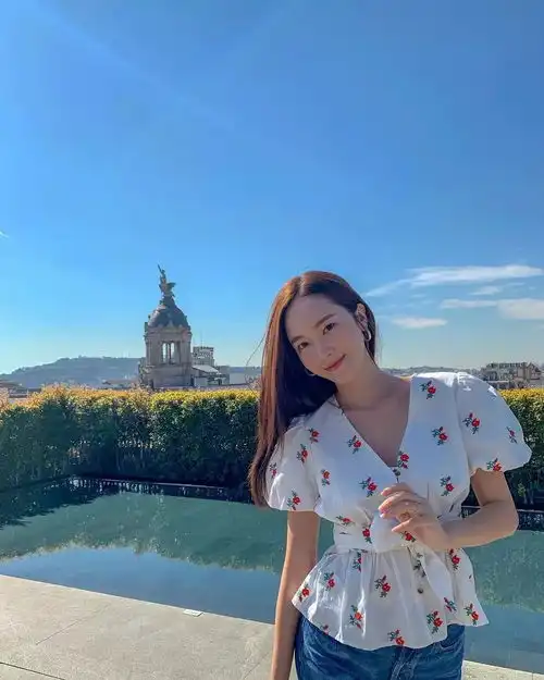 杨幂晒美甲元气少女宋祖儿...从女星身上找春天