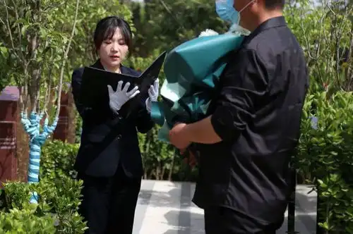 女大学生当入殓师,从不担心嫁不出去,相一次亲就找到如意郎君
