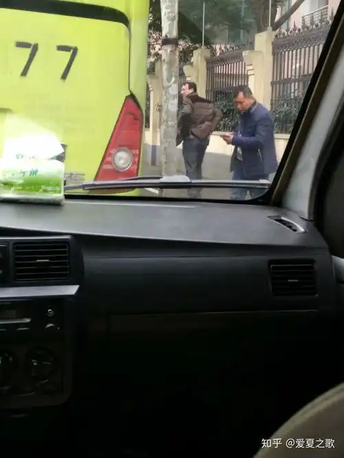 如何看待最近频繁发生的女大学生黑车被害被性侵事件