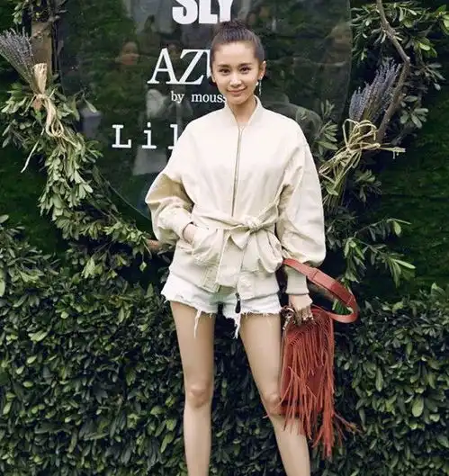 看惯了干练清爽的王子文,换个发型后变身气质淑女,还有点不习惯