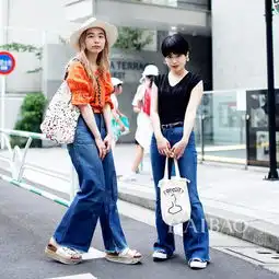 原宿街拍听说矮个女生跟阔腿裤更配,你穿显矮是方法不对