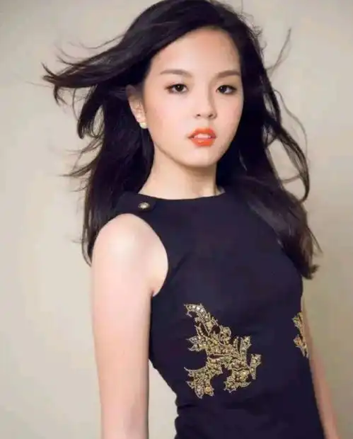女性内在不该被外表定义李咏女儿晒照为何总被带上坏女孩的标签