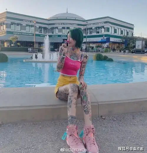 女孩全身多处纹身,霸气外露,你能接受吗