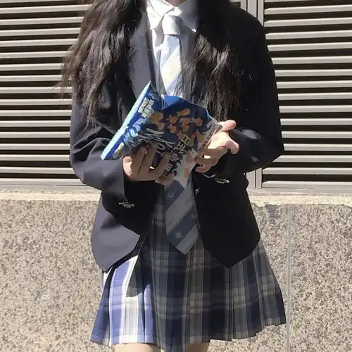 真人女头小众风格头像jk制服