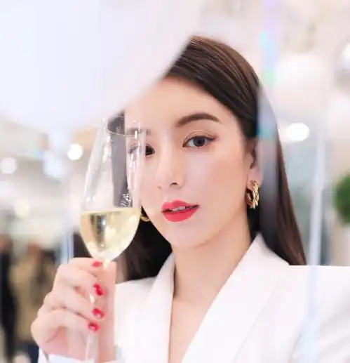 郭富城方媛小女儿正脸首曝光,天王小女儿,生在香港豪门里