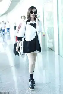 组图佘诗曼穿黑白裙装简约大方嘬吸管喝咖啡御姐秒变少女